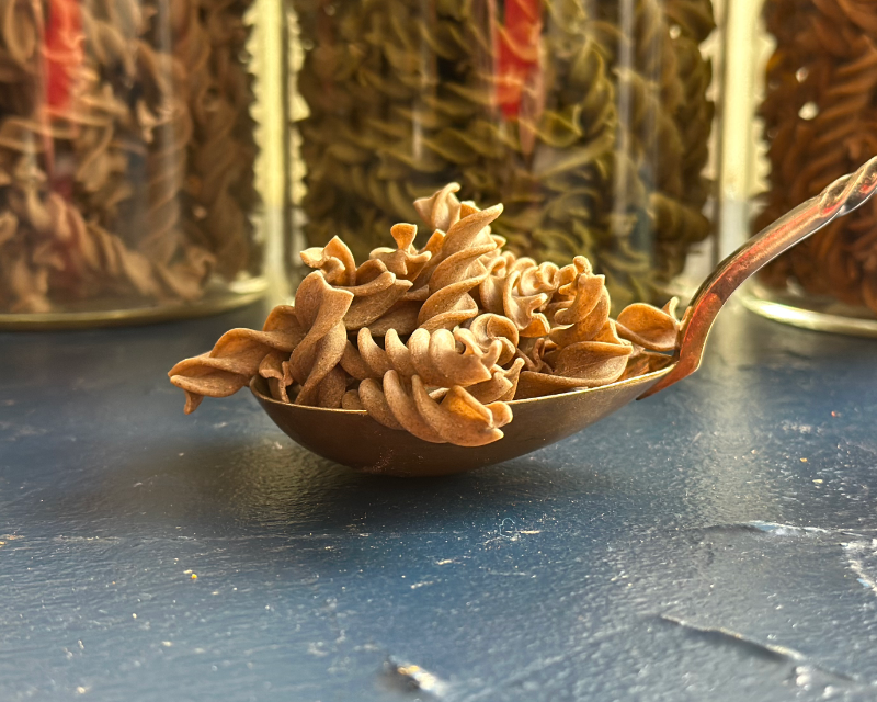 Ekologiški avinžirnių makaronai FUSILLI su jūros dumbliais Nori Ekologiški avinžirnių makaronai FUSILLI su jūros dumbliais Nori - Image 1