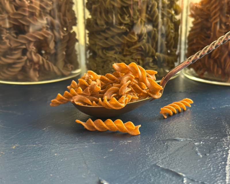 Ekologiški raudonųjų lęšių makaronai FUSILLI su jūros salotomis Ekologiški raudonųjų lęšių makaronai FUSILLI su jūros salotomis - Image 1
