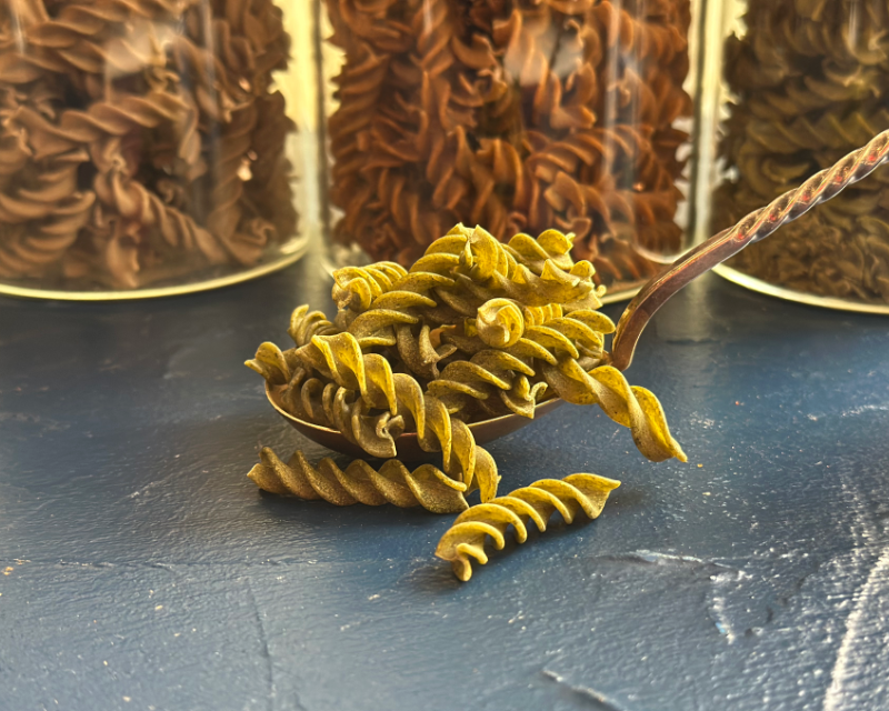 Ekologiški žirnių makaronai FUSILLI su jūros dumbliais Wakame Ekologiški žirnių makaronai FUSILLI su jūros dumbliais Wakame - Image 1