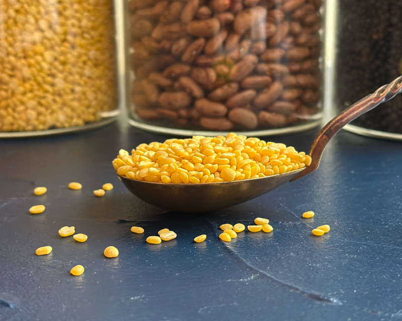 Ekologiškos šlifuotos spindulinės pupuolės (mung) skaldytos Organic mung beans split RAW - Image 1